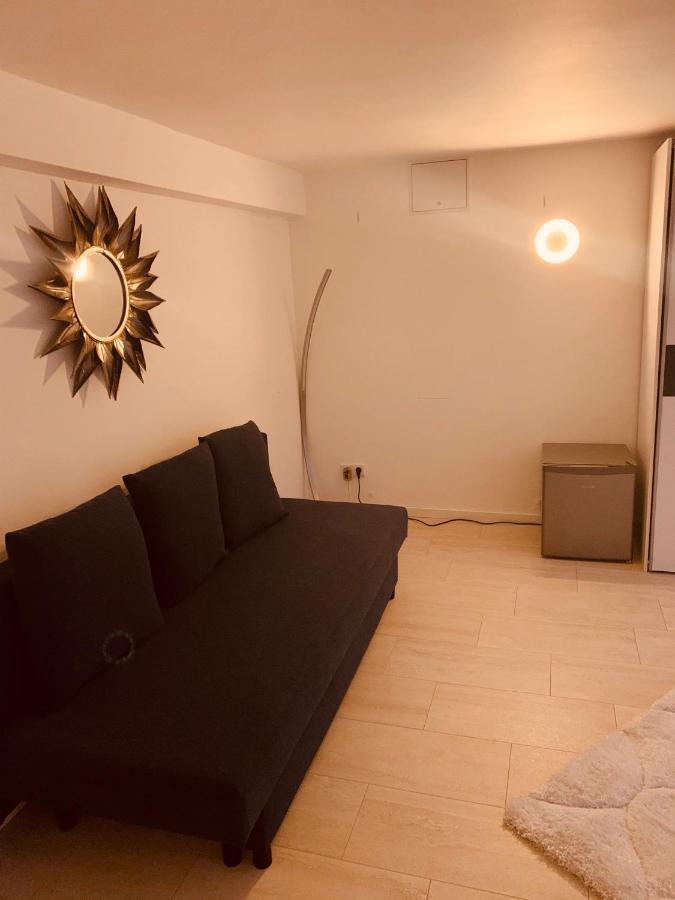 Souterrain Zimmer Mit Separatem Eingang Und Bad Дюссельдорф Экстерьер фото