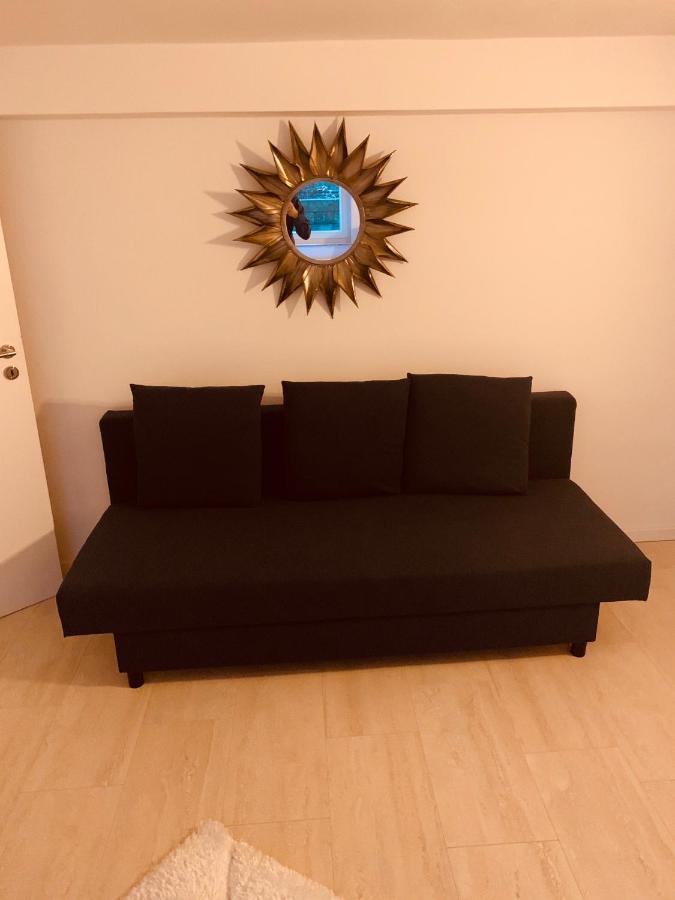 Souterrain Zimmer Mit Separatem Eingang Und Bad Дюссельдорф Экстерьер фото