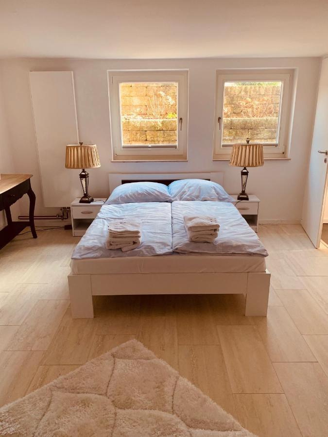Souterrain Zimmer Mit Separatem Eingang Und Bad Дюссельдорф Экстерьер фото